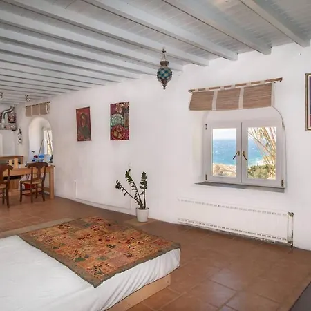 Lilly's Seaview Apartment *