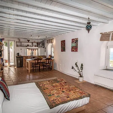 Lilly's Seaview Apartment